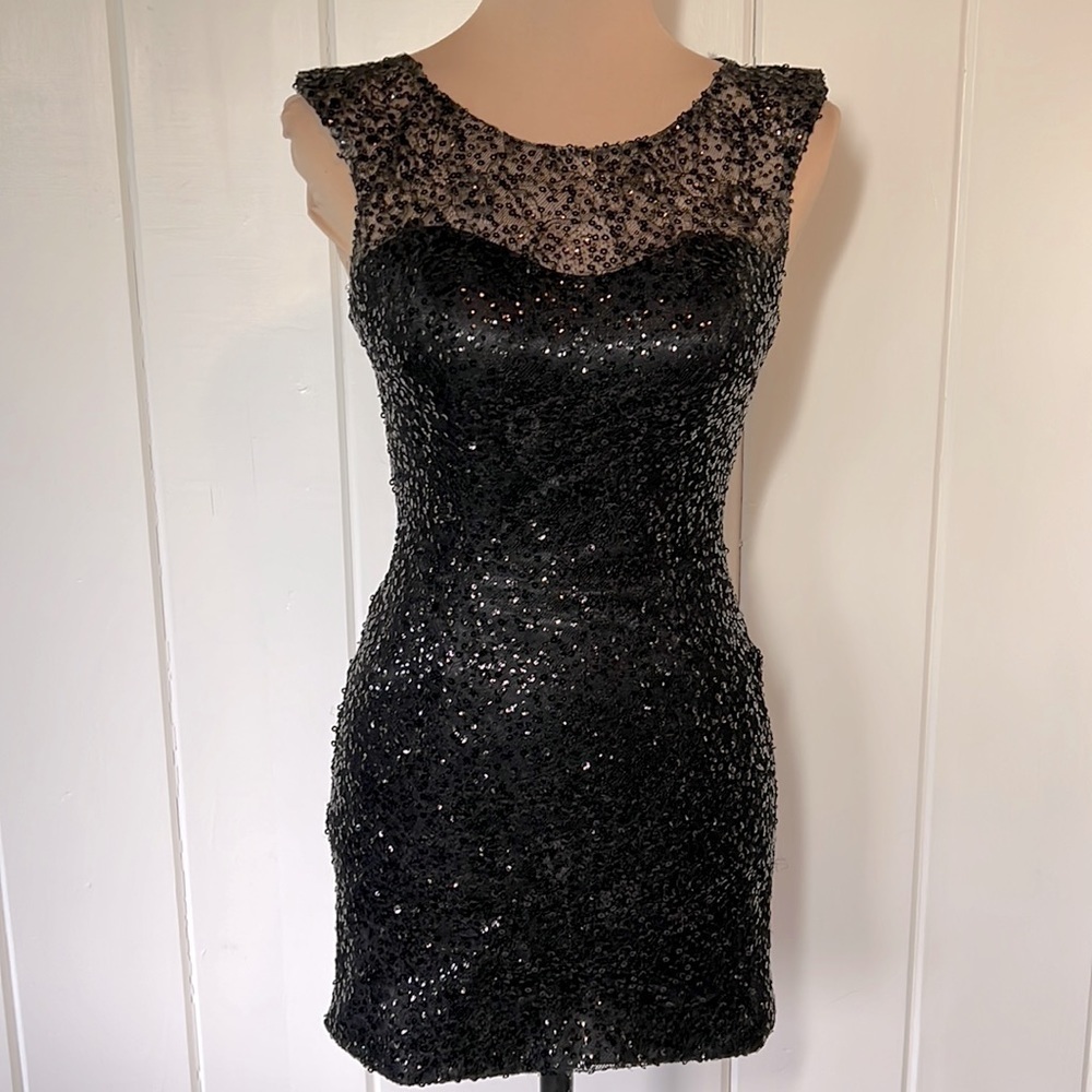 Alyce Paris black lined sequin mini dress see thru neckline cutout back size 2‎